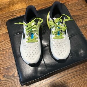 Brooks Hyperion Max - men size 7